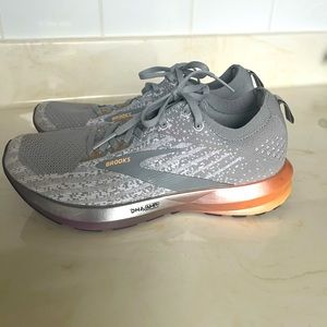 Brooks Women’s Levitate 3 running shoes